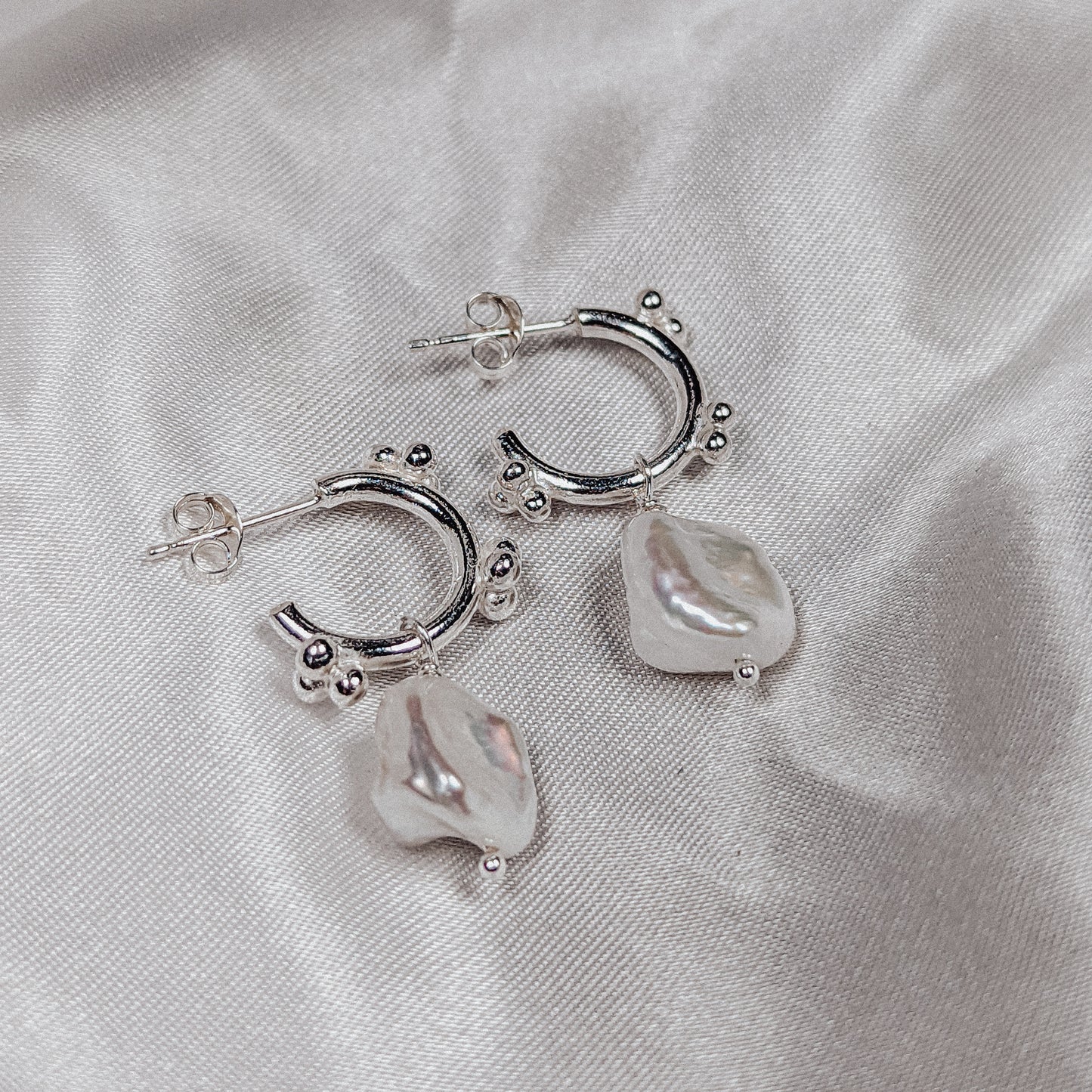 Pearl granulation hoops