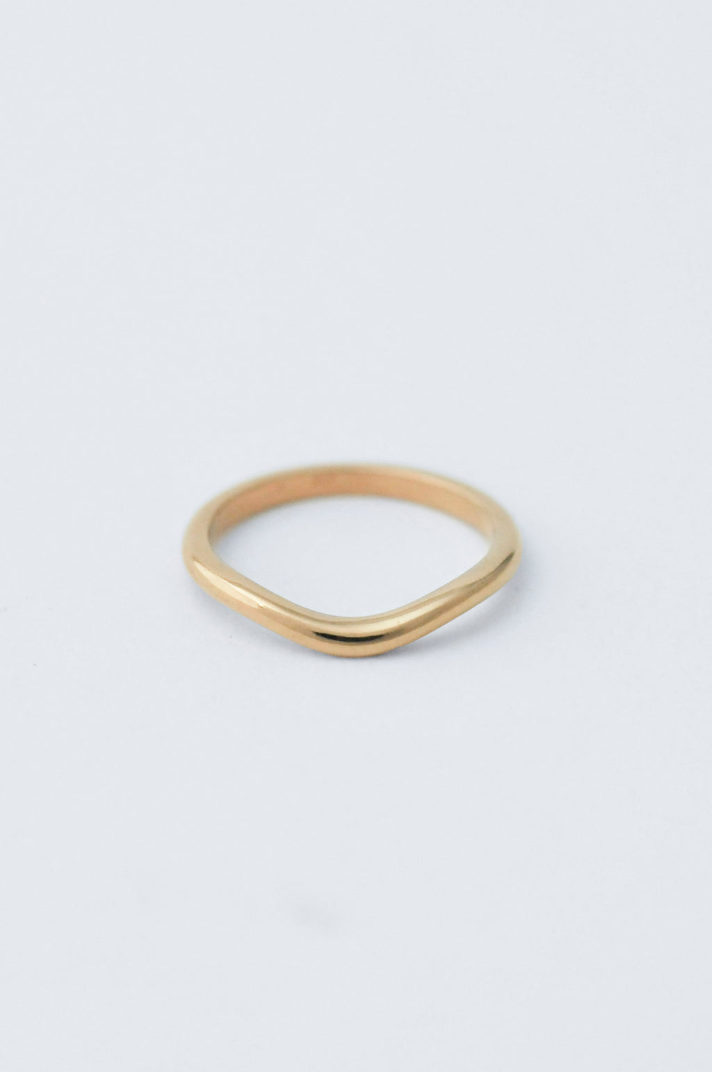 2m curved gold wedding band ring
