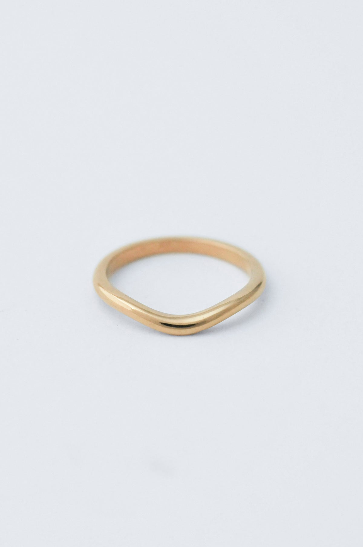 2m curved gold wedding band ring
